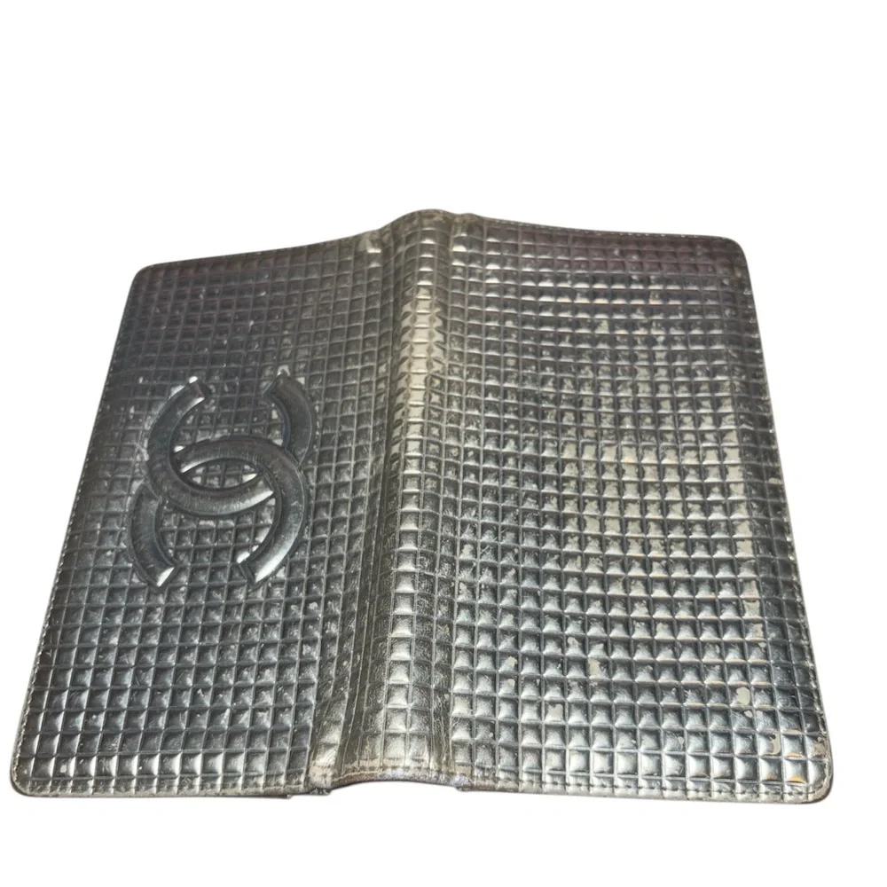 Rare CHANEL Metallic Silver wallet with unbranded Pearl Chain - Picture 12 of 14